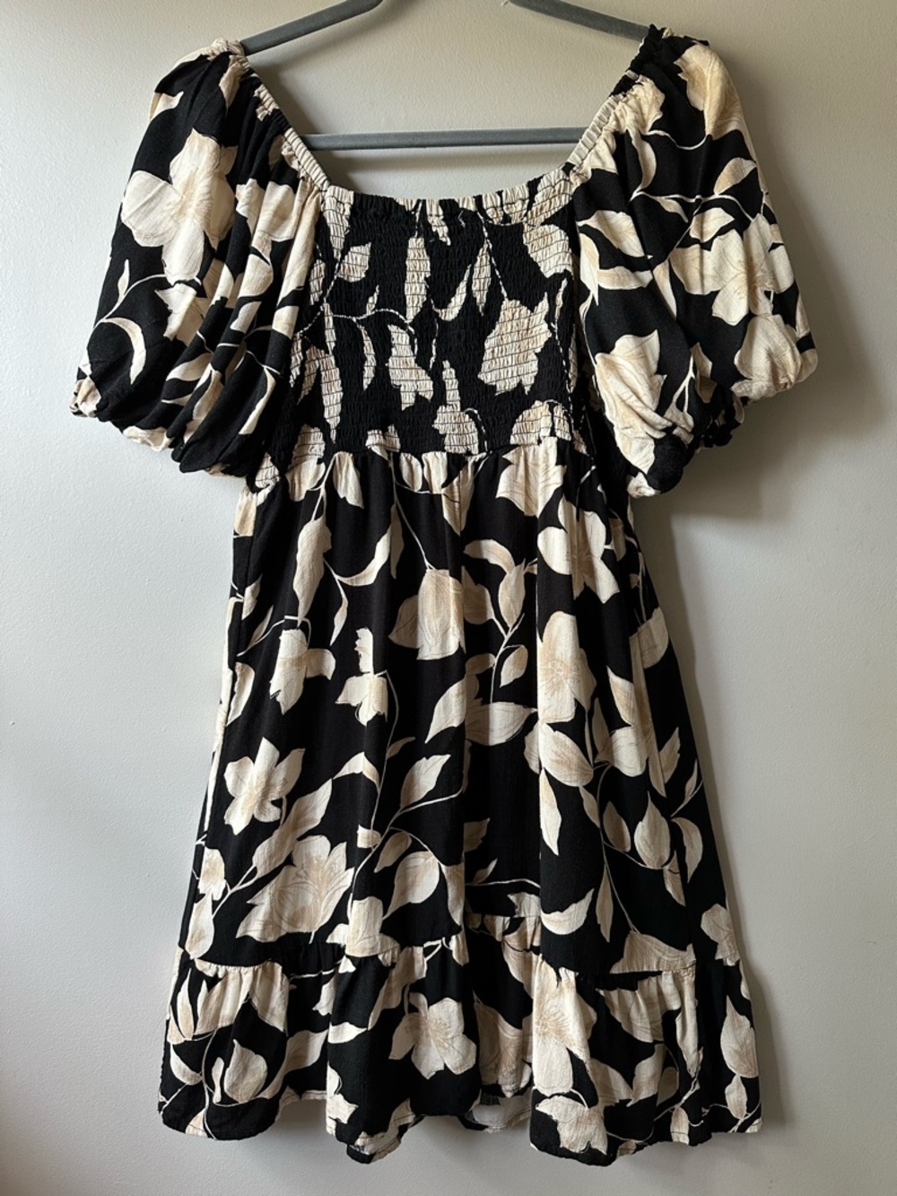 Maurices Black Smocked Puff Sleeve Beige Floral Dress Boho Vacation Size M - Picture 6 of 10